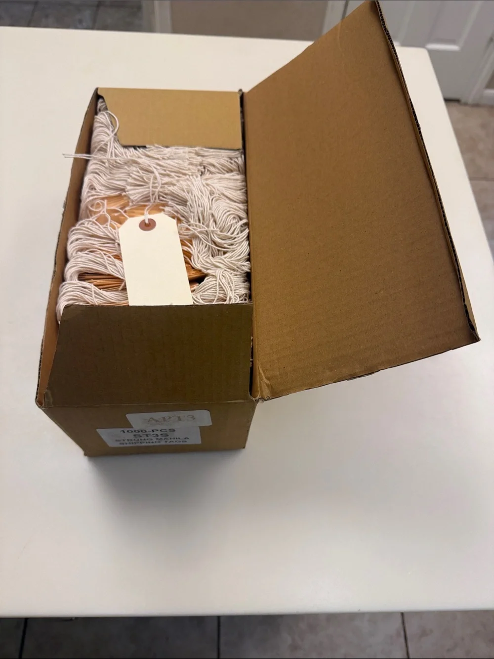 Box of 1000 cardstock strung shipping tag 6 ST3S - Manila